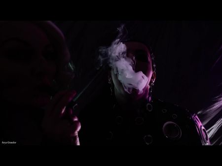 duas milfs gostosas e curvilíneas fazem sexo lésbico, foda-se, fumando ... madrastas provocadoras e excitadas seduzem você. arya maior 