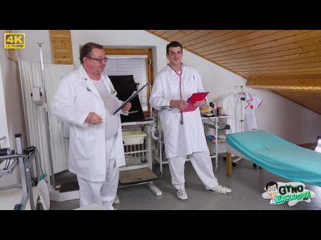 Dreckige Schlampe Sharlotte Thorne untersucht und von 2 zum Abspritzen gebracht 