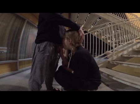 Ich lasse 2 Ladungen Sperma außerhalb unseres Hotelzimmers ab 