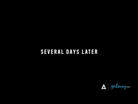 pequeño rojo satisface y la niña de las flores durante una sesión de espiritismo humeante 