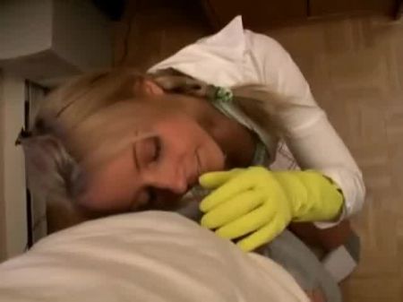 Gelbe Gummihandschuhe Handjob 
