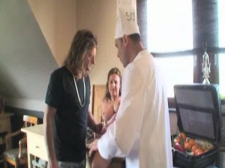 Zwei leidenschaftliche Ficker genießen es, versauten Spaß zu haben 