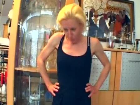 الكلبة شقراء تمتص ديك بعد العمل اللعب كس الساخنة 