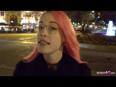 chica latina loca de cabello rosado lilian obtiene un orgasmo con los ojos en blanco en el sexo de recogida 