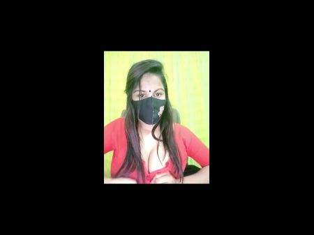 Chica desi masajea sus grandes tetas en transmisión en vivo. 