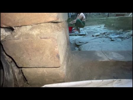 Pretty Bangladeshi Bhabhi Chudlam In The Rain