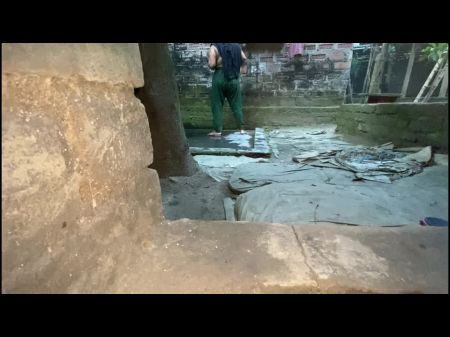 schöne bangladeschische Bhabhi Chudlam im Regen 