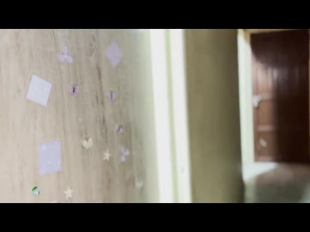 饥渴的继姐妹和继兄弟同床共枕