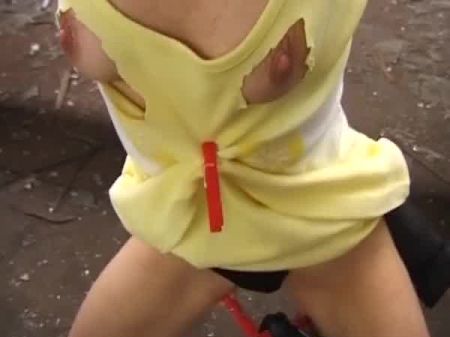 maskierte deutsche Schlampe wird in BDSM-Action mit heißem Wachs übergossen 