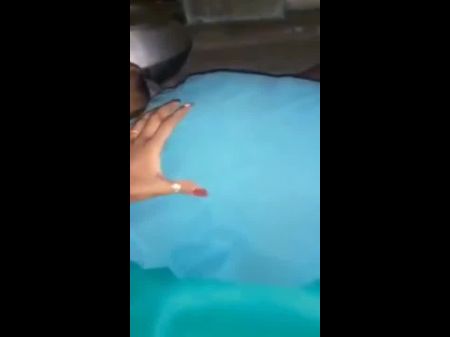 فتاة بنغالية متزوجة اللسان في الليل 