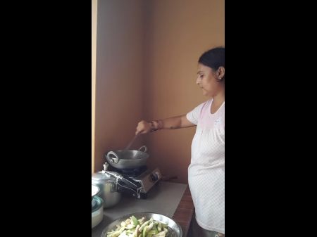 مدونات Puja Bhabhi الصباحية مشهد الحمام تنظيف المنزل 