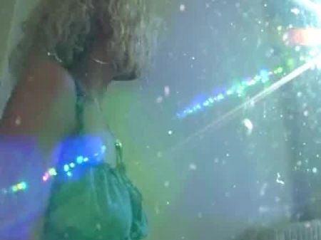 dama alemana con cabello rubio probando semen de una bbc 