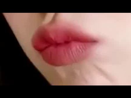 暨在 yeji 的迪克吸吮嘴唇上 