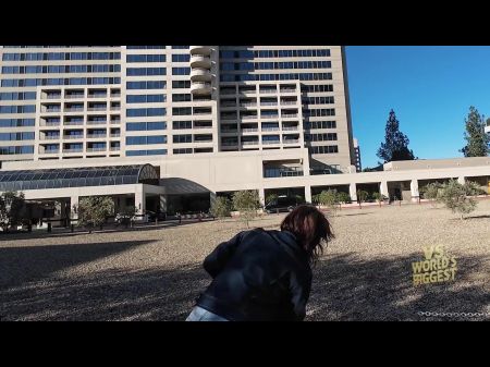 крошечная белая шлюха с большой задницей уничтожает киску огромным твердым членом, грубый трах, большие камшоты, Нала Нова против самого большого члена в мире 