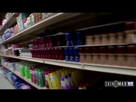 丽贝卡·莱恩和一个随机的家伙乱搞。 