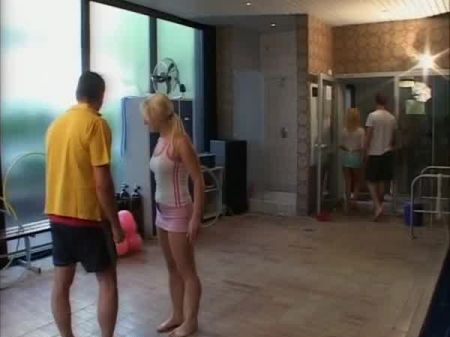 Soy una puta cachonda y dejo que mi instructor de pilates me folle el coño mojado 