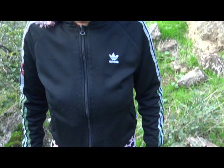 Geiler Stiefsohn flehte mich an, draußen in einem Park in meine haarige Muschi zu spritzen 