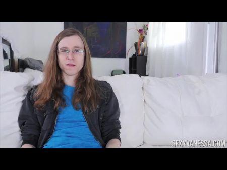 pelirroja MILF sexy vanessa folla joven semental 