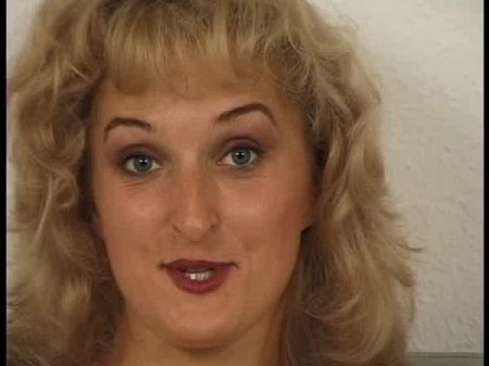 Bitte fick dich selbst mit dem Dildo 