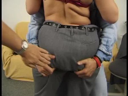 mollige MILF, ihr Glanz in den Augen, endlich wieder gefickt zu werden, ist unbeschreiblich 