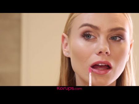 nancy ace se folla a su compañera de cuarto después de quedar atrapada en la sauna 