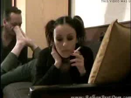 госпожа Бояна лижет ноги 