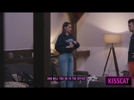 丰满女仆的第一天：裸体男人，用口交清洗鸡巴，夜间惊喜性爱中出 