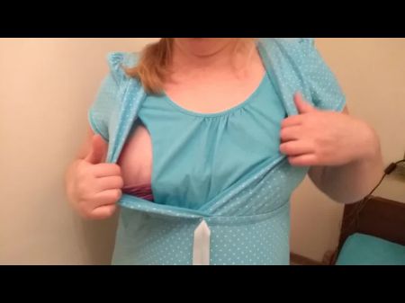 Esposa Muestra Sus Tetas Y Saluda A Los Fans 