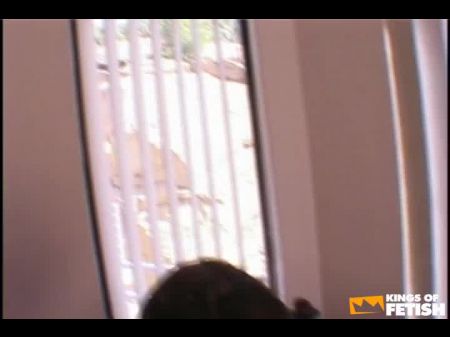 Nena Caliente Obtiene Su Coño Afeitado Y Golpeado Por Un Hombre Mayor En La Bañera Y La Cama 