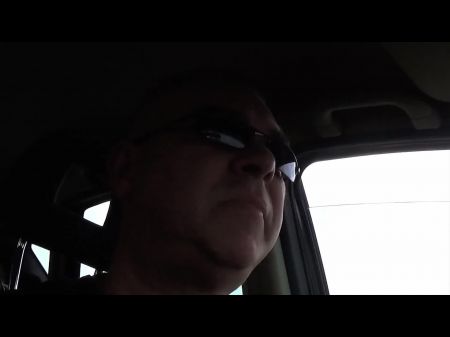 MILF follada duro trío en el coche 