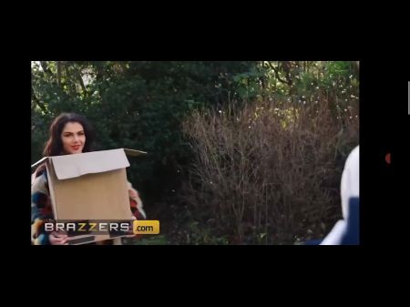 欺骗他的妻子并操他性感的邻居