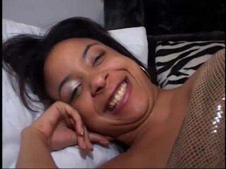 狂野乌木花痴与大屁股深喉而被性交