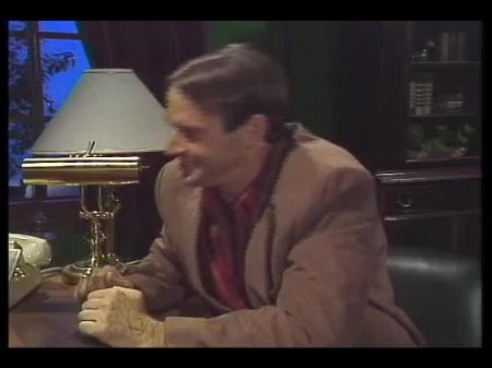 cowgirl em seu short jeans me deixa com muito tesão tire a roupa e seja fodido 