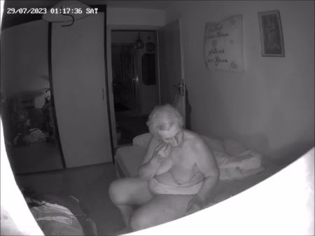 mi coño estaba mojado otra vez porque tuve que masturbarme 