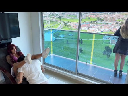 欺骗男朋友，他操他的继姐妹，而他的女朋友看着他戴绿帽子4k 色情 