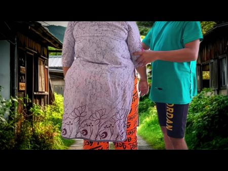 Meine Geile Stiefmutter Will Von Mir Gefickt Werden, Dann Legt Sie Decken Auf Dorfstraßen In Der Nähe Des Hauses Aus Und Fickt Befriedigt Ihren Outdoor-dschungelsex 