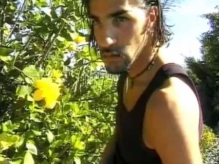 Eine sey deutsche Dame wird tief im Pool gebumst 