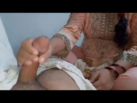 أصبحت ابنة مدبرة منزلي صغيرة 