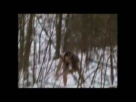 desnuda en la nieve pt1 