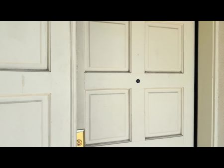 os peitos pequenos de Nicole Vaunt saltam na vara do cara pornô em um passeio de elenco escaldante 