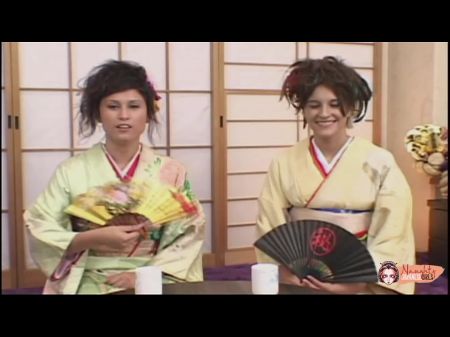 dos zorras cachondas quieren probar pollas asiáticas en un cuarteto fenomenal 