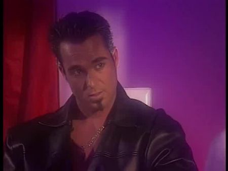 黑发打牌输了，她最终放弃了她的混蛋 – 肛交 