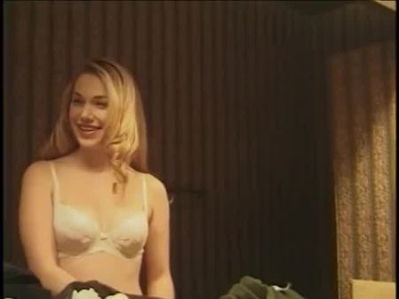 جمال شقراء يحصل لها حلق كس الرطب يمسح في الهواء الطلق 