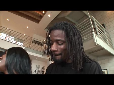 乌木黑发迪奥乱搞黑鸡巴并让他射精宝贝 