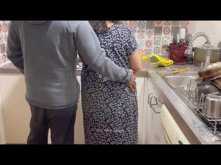 el coño de una suegra tetona comiendo mi jugoso coño es lamido por yerno cuando mi hija no está 