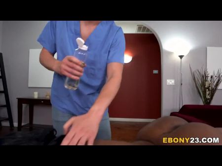 bbw de ébano se la follan duro después del masaje 