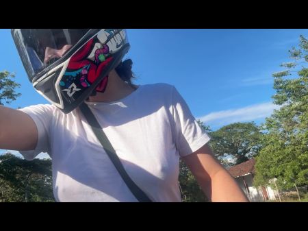 我接了一个没戴胸罩的滴滴客户，他注意到了我的大胸 