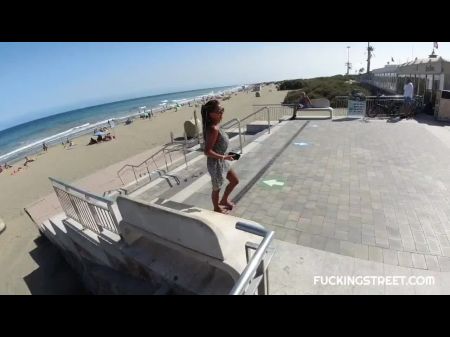 دعاها لتناول الآيس كريم وشيء أكثر 