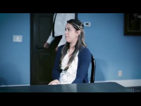 美国女孩，大学校长惩罚他妈的