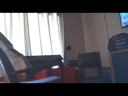 كام اشتعلت صديقتي وهي تمص قضيب إخوتها أثناء اللعب 